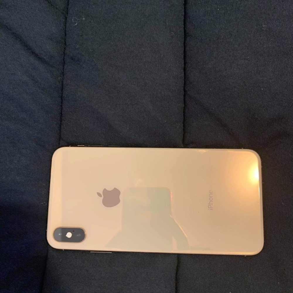 Rose gold IPhone XS Max